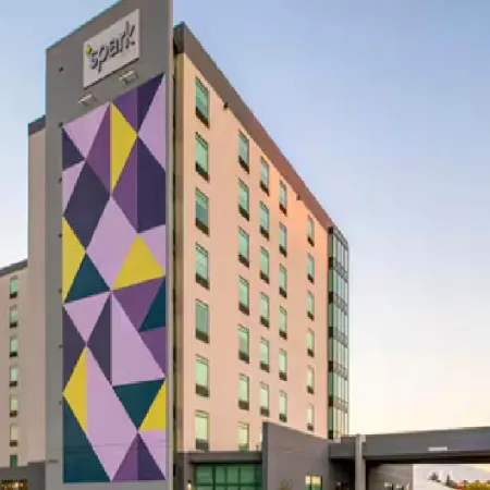 Spark by Hilton Madison Central Отели в г. Мэдисон