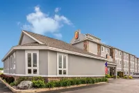 Super 8 by Wyndham Sault Ste. Marie Hotels in Brimley