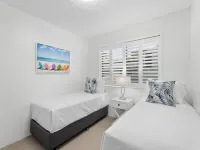 Wake to Waves in Spacious 3-Bed Beachfront Unit - Homestays
