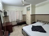 Mayur Paradise Hotel a 