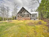Ideal for Families! Lake Toxaway Getaway w/ Deck Hotels in Hogback