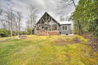Ideal for Families! Lake Toxaway Getaway w/ Deck - parking