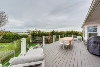 Stunning Westhampton Beach Home w/ Private Pool - Parkplatz