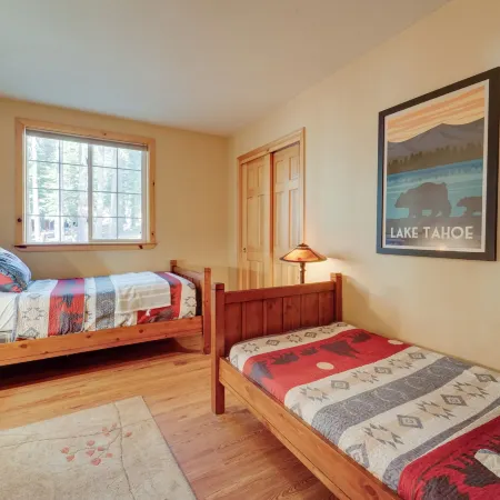 4 Mi to Downhill Ski Resort! Spacious Family Haven