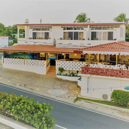 Trade Winds Restaurant & Guesthouse