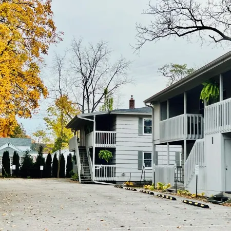 COZY BEACH Nesting in the ♥️ of DOWNTOWN with SEASONAL POOL&HOT TUB ACCESS