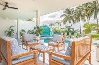 Casa Natalia: Luxurious Oceanfront Villa with Housekeeping and Concierge - Wi-Fi