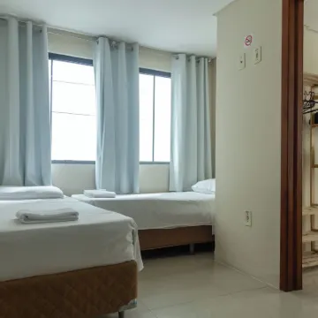 Hanna Balneário Hotel Hotel berhampiran Pantai Buraco