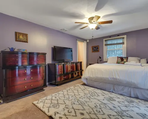 3 Mi to Mount Snow: Spacious West Dover Home Hotels in Dover