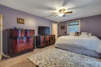 3 Mi to Mount Snow: Spacious West Dover Home