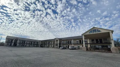 HiWay Inn Express Kiowa Hwy 69 โรงแรมใน