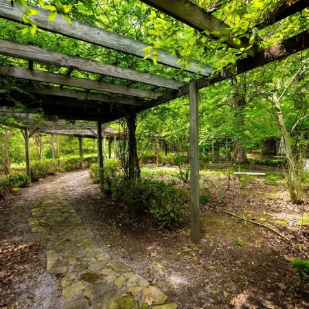 Spacious Mountain Home: Pickleball, King Beds, Lg Kitchen, Arcade,Hiking, Remote