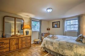 3 Mi to Nih! Spacious Bethesda Apt w/ Yard