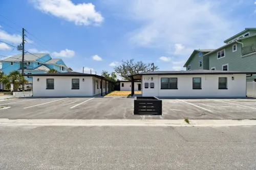 1 Bedroom Treasure Island Getaway - Apartments