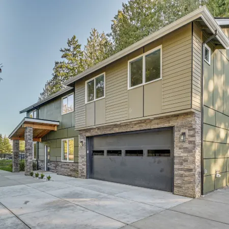 Stylish Everett Home w/ Green Belt!