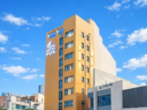 狐狸藝術飯店 桂山聖堂附近的飯店