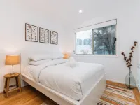 Lakeside 3-Bed Apartment with Jacuzzi - Apartments