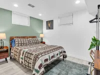 Cozy Den Retreat - Hot Tub - Game Room - BBQ - Fire Pit Min to Downtown Denver Hotels in Sherrelwood