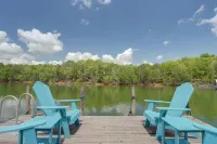 Lake Lanier Living! Retreat w/ Dock, Deck & Sauna - 4 tähden