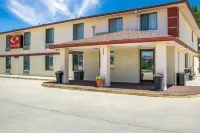 Econo Lodge Lansing - Leavenworth - parking
