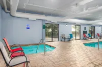 La Quinta Inn & Suites by Wyndham Clarksville - Pools
