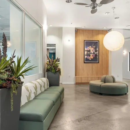Little Italy Inn - Limited Service Apart Hotel Отели рядом с достопримечательностью «Музей-авианосец «Мидуэй»»