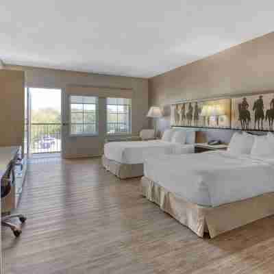 Best Western Bandera Suites Saloon Rooms
