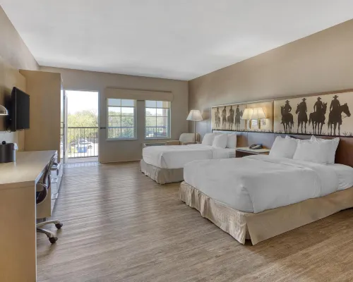 貝斯特韋斯特班德拉套房及轎車 班德拉縣酒店