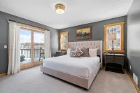 Maple Lake Chalet