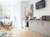 NEW Spacious Flat Ideal for Business Sleeps 4 Hotels in Worsley
