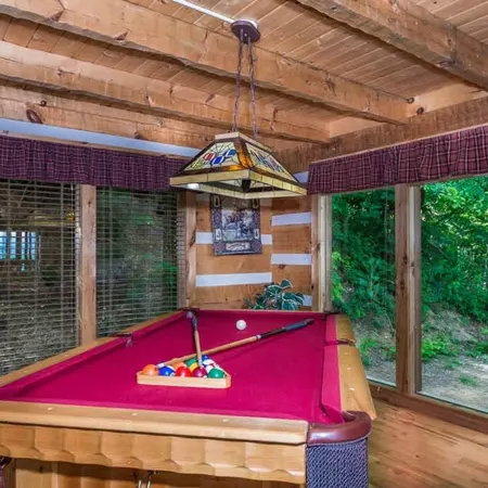 View! Private! Hot Tub,Pool Table,Fireplace,Relax!