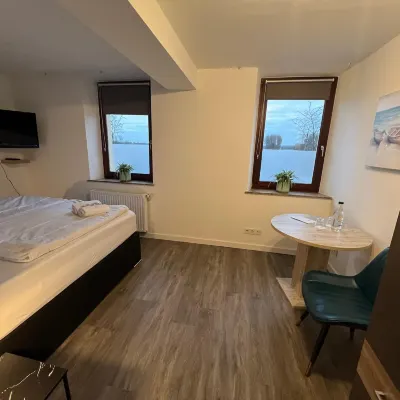 Hotel am Hafen Leverkusen Hotels in der Nähe von U-Bahnhof Chorweiler