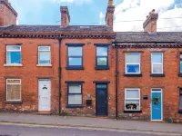 Cozy 3-Bed Home by 53 Degrees Property, Perfect for Business & Groups! Hotel a Leek