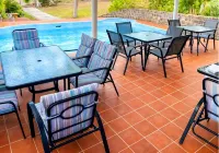 Dennis' Hideaway - piscina