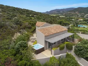 รีสอร์ต Baia di Chia Sardinia, คอลเลกชัน Curio โดย Hilton
