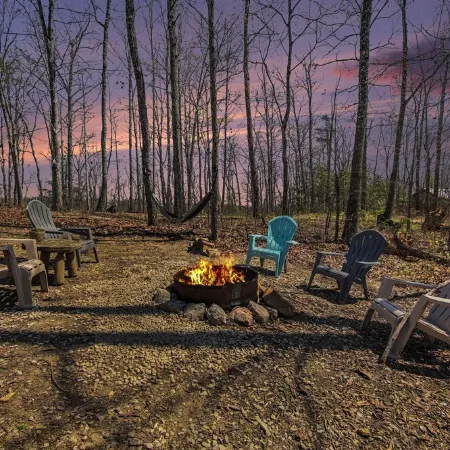 Romantic Red River Gorge Cabin w/ Hot Tub, Pond Views & Dog Friendly