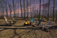 Romantic Red River Gorge Cabin w/ Hot Tub, Pond Views & Dog Friendly