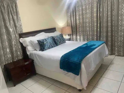 Spacious 4BR Home Pool & Balconies Krantzkloof