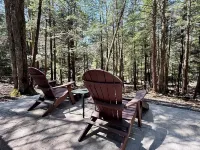 Creekside Log Cabin w/firepit, near quaint towns Thomas/Davis & many state parks