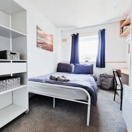 Comfy 3BR Flat on Quiet Street