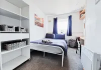 Comfy 3BR Flat on Quiet Street