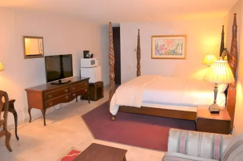 Merced Inn & Suites