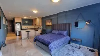 Tranquil Executive Apartment with Lake Views in Cape Town - 3-Star