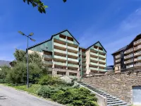 Central Renovated Stay for Four Hotels in Germ