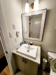 Cozy Riverview Apartment Modern Comfort and Scenic Views โรงแรมใน