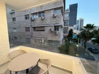 101 JRE apartment with stunning boulevar