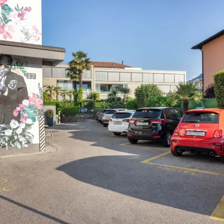 Ascona Lodge, Pool & Garden Retreat