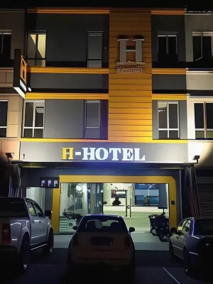 H Hotel - parking