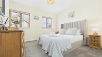Anchors Aweigh - 2 Bedroom - New Hedges - 4-Sterne