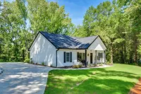 1 Mi to Lake Hartwell: Updated Retreat w/ Patio! - 3-Star